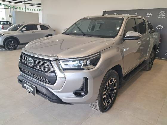 TOYOTA HILUX 2.8 D-4D TURBO DIESEL CD SRX 4X4 AUTOMÁTICO TOYOTA HILUX 2.8 D-4D TURBO DIESEL CD SRX 4X4 AUTOMÁTICO